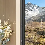 Seafront Luxury Near Henningsvaer *