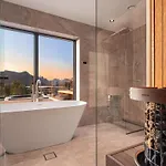 Willa Seafront Luxury Near Henningsvaer *