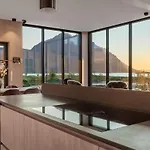 Seafront Luxury Near Henningsvaer *
