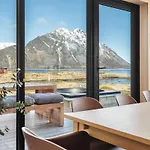 Seafront Luxury Near Henningsvaer *