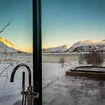 Willa Seafront Luxury Near Henningsvaer Kleppstad