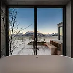 Seafront Luxury Near Henningsvaer Willa
