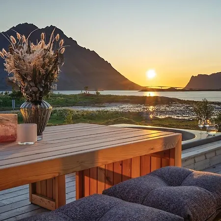 Seafront Luxury Near Henningsvaer Villa