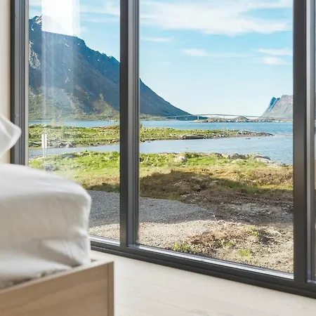 Villa New - Seafront Luxury Near Henningsvaer