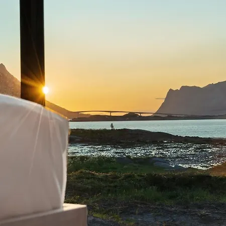 Seafront Luxury Near Henningsvaer *