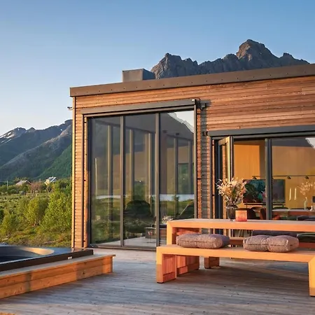 New - Seafront Luxury Near Henningsvaer