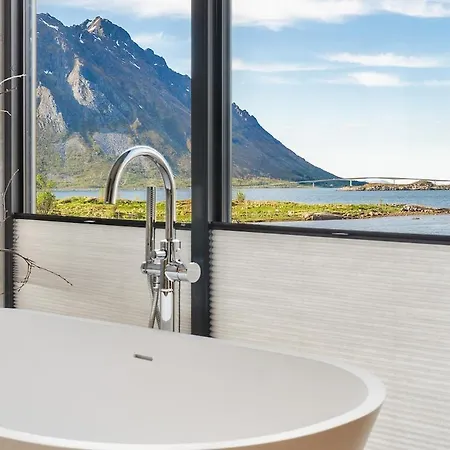 New - Seafront Luxury Near Henningsvaer Kleppstad