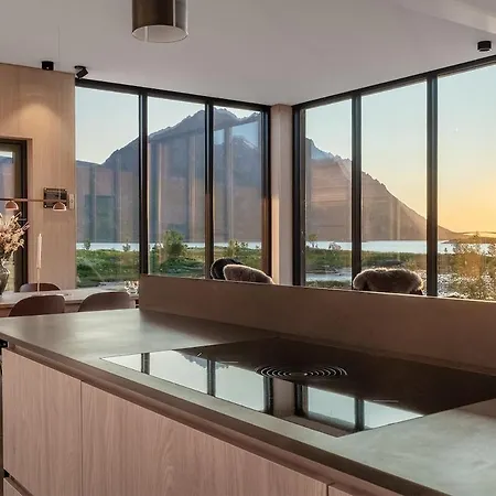 New - Seafront Luxury Near Henningsvaer *