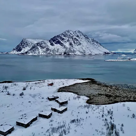 Seafront Luxury Near Henningsvaer