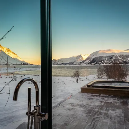 Villa Seafront Luxury Near Henningsvaer Kleppstad