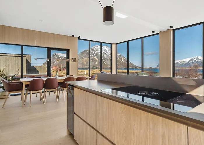 Villa Seafront Luxury Near Henningsvaer