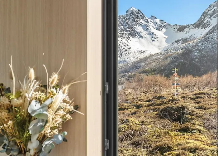 Seafront Luxury Near Henningsvaer *