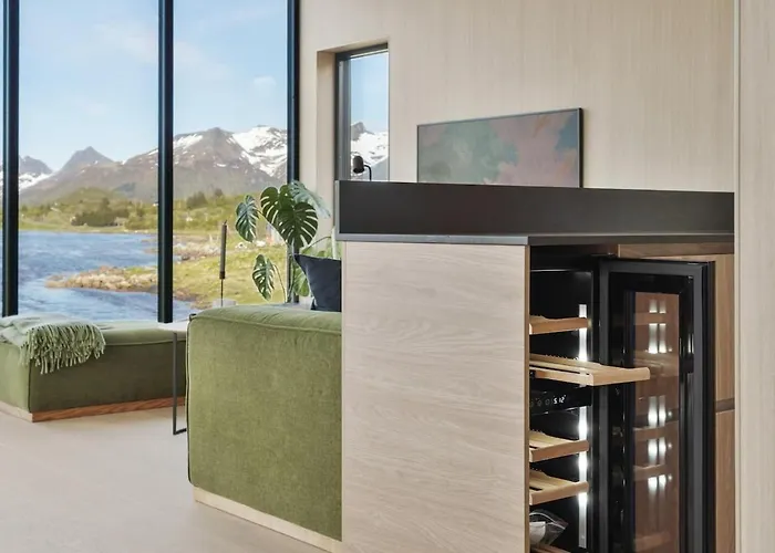 Seafront Luxury Near Henningsvaer