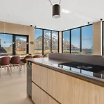 Вилла Seafront Luxury Near Henningsvaer