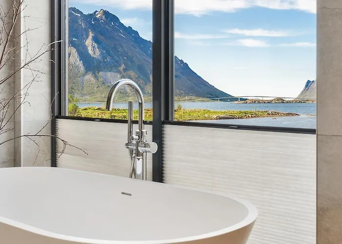 Seafront Luxury Near Henningsvaer Kleppstad
