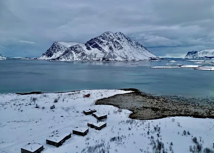 Seafront Luxury Near Henningsvaer
